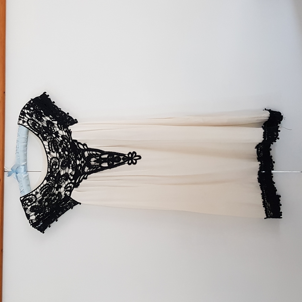 Size 6 dress lace detail - Picture 1 of 2